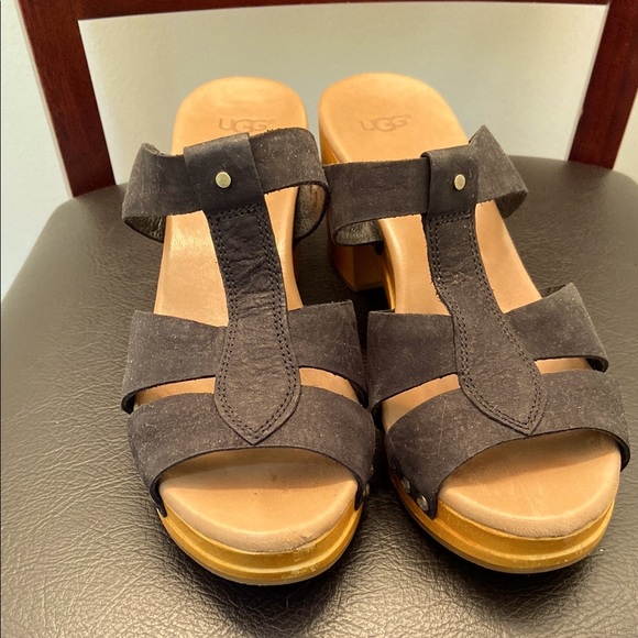UGG Women's Black Sandals Size 8 - Picture 1 of 5